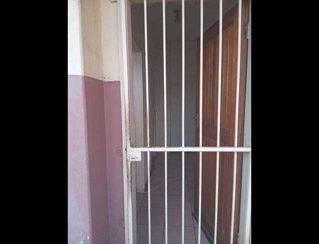 2 BEDROOM APARTMENT FOR SALE IN KEMPTON PARK CENTRAL